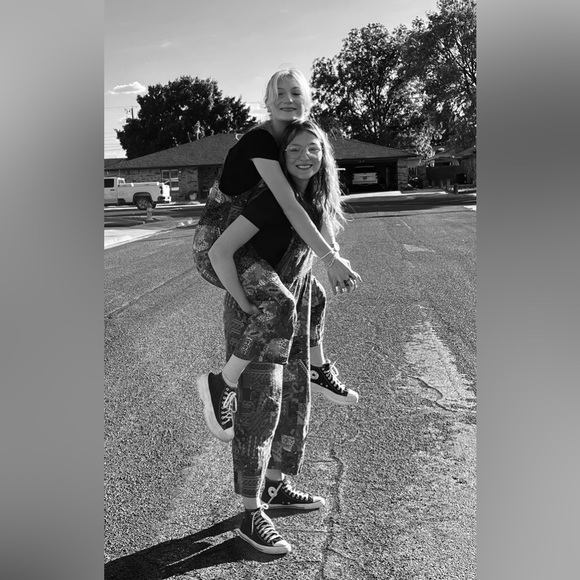 Meet your Posher, Audrie - Picture 3 of 11